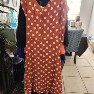 Womans 24 orange and white dress.